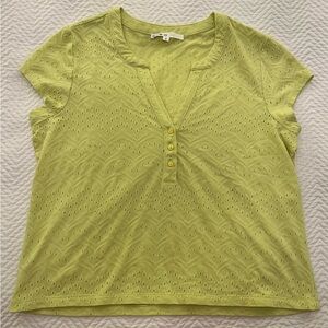 CLEO yellow-green eyelet v neck top with cap sleeves, size medium